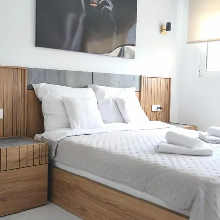 Modern With Terrace Апартаменти *