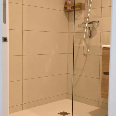 Modern With Terrace Апартаменти